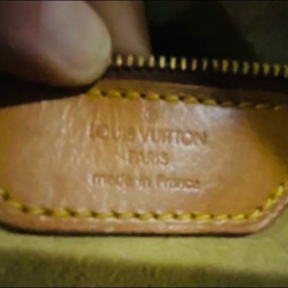 Authentic LOUIS VUITTON Executive Attaché Bag - Picture 10 of 12